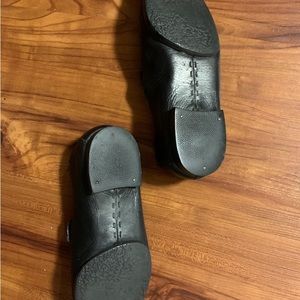 Gucci vintage embossed leather flats